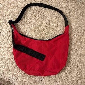 BAGGU Medium Crescent Candy Apple